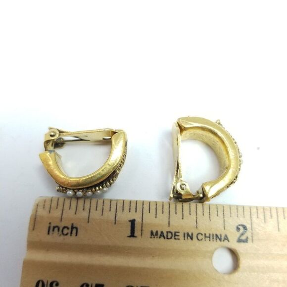 Vintage Half Hoop Clip On Earring, Gold Tone Faux Pearl Huggie Style, Estate - Picture 4 of 6